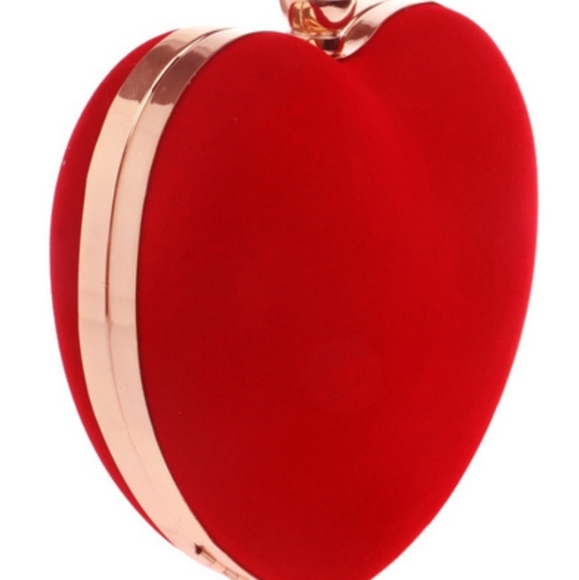 Red ❤ heart-shaped ❤ satin messenger bag. - Picture 4 of 7